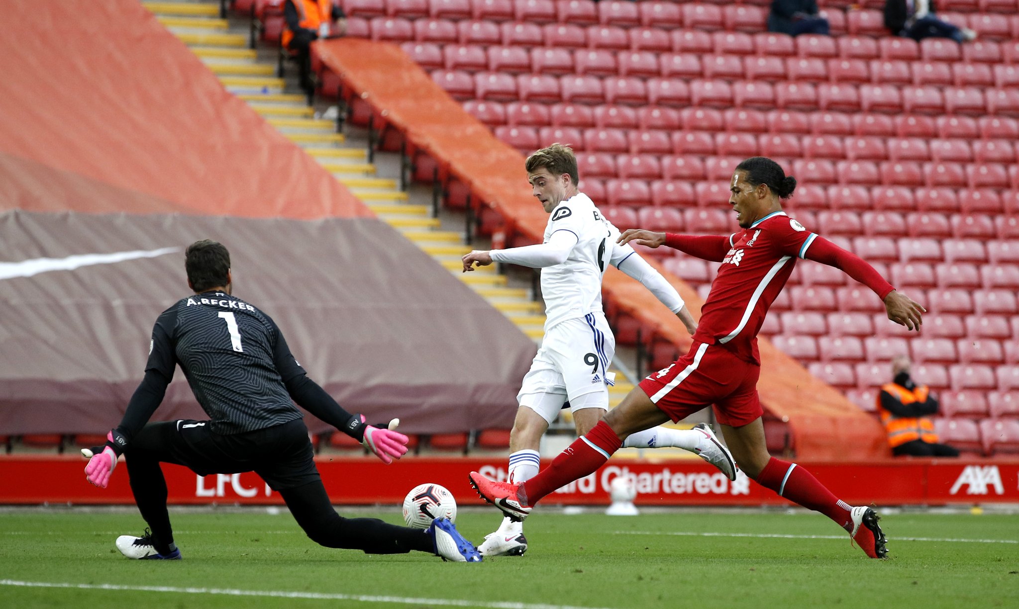 随之下滑 随之下滑